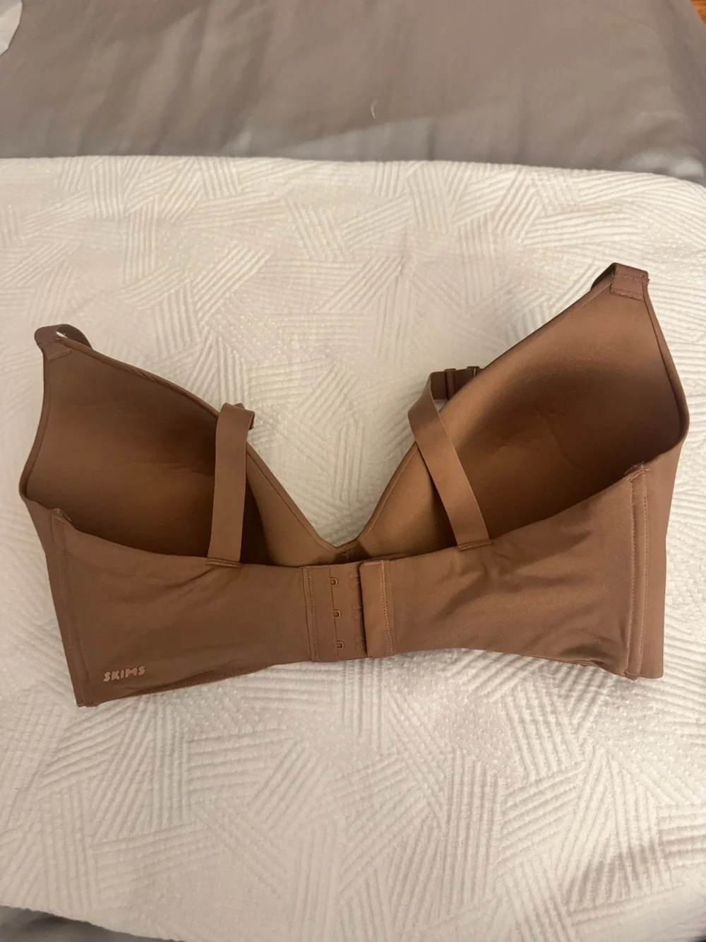 NWOT SKIMS Wireless Smooth Molded Bra - Cocoa - Picture 2 of 4